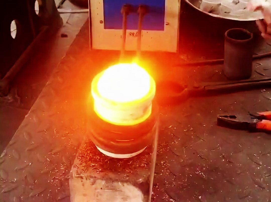 高频熔炼炉适合在实验室，教学，小型化熔炼生产使用