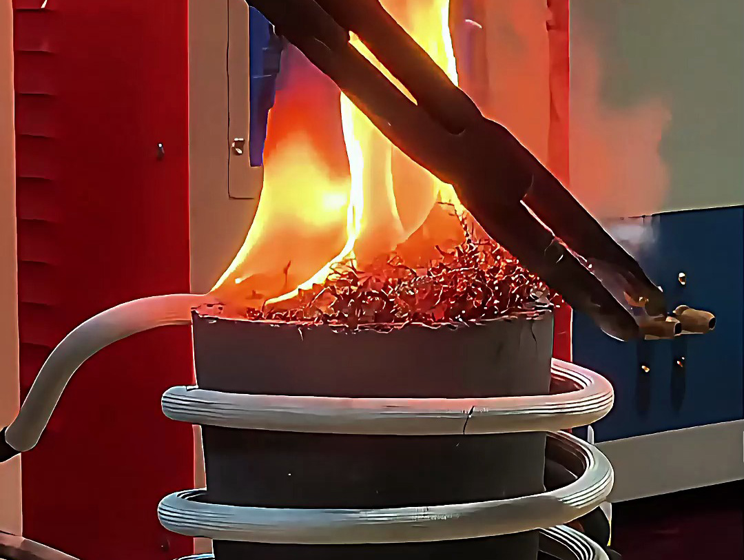 小型高频熔炼炉，废铁屑熔炼只要5分钟就可以熔炼一炉